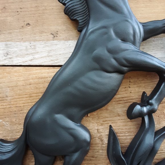 Beautiful Vintage Rearing Horse Wall Hanging - Picture 4 of 14
